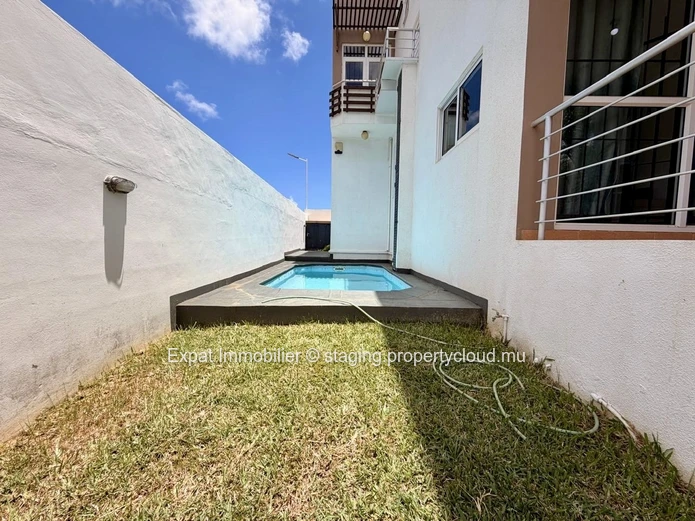 For rent – Duplex with garden and private pool in Grand Baie 
