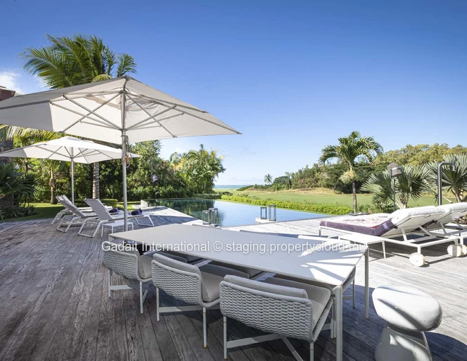 Invest in this superb luxury villa with golf and sea views in eastern Mauritius