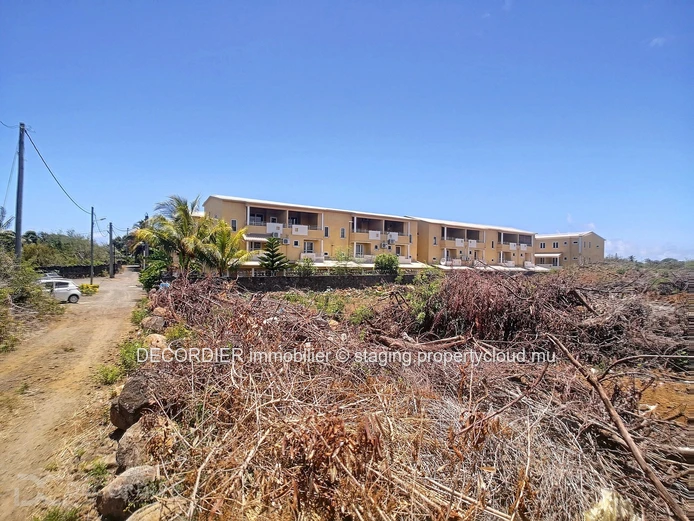 Residential land 10 minutes from the beach