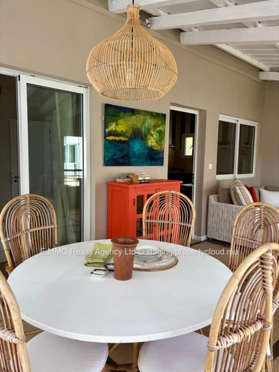 Penthouse meublé à vendre à Bain Boeuf – 2 chambres – À 2 minutes de la plage
