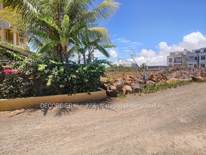 Residential land 10 minutes from the beach