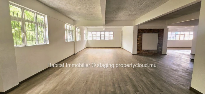 A louer : Bureau spacieux non-meublé de 929 m² à Port-Louis