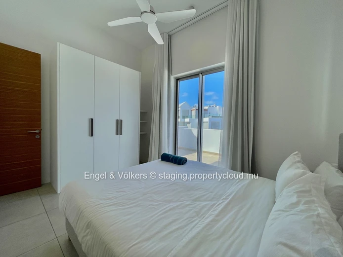 Beachfront Penthouse with Panoramic Sea Views