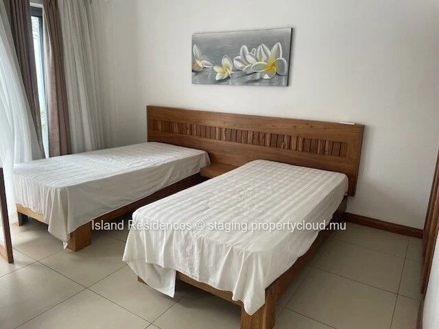 single storey house with 3 bedrooms, pool and parking in a secured residence