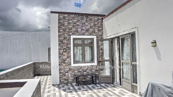 Spacious 4-bedroom house in L'Avenir on a 337 m² lot