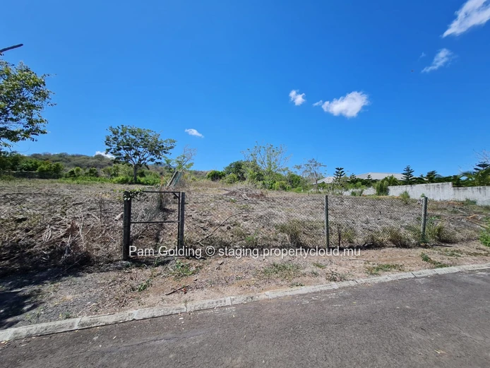 Generous parcel of land for sale in Black RIver