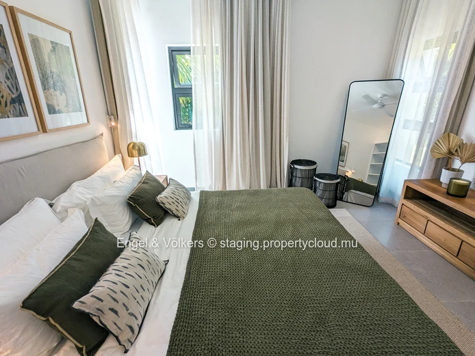 Ocean Serenity: Luxurious Sea Front Apartment