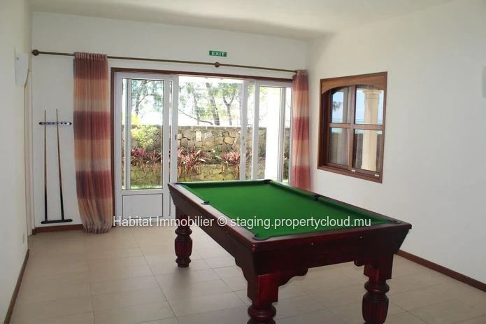 A VENDRE - Townhouse meublé et équipé de 200 m2 dans une résidence sécurisée 24/7 à Palmar. 