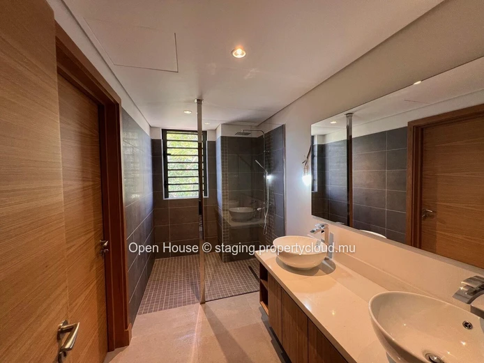 PDS apartment for rent, Trou aux Biches, 300m from the beach, 153m², 3 bedrooms, pool, furnished, garden.