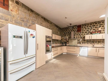 2 Bedroom Commercial Property