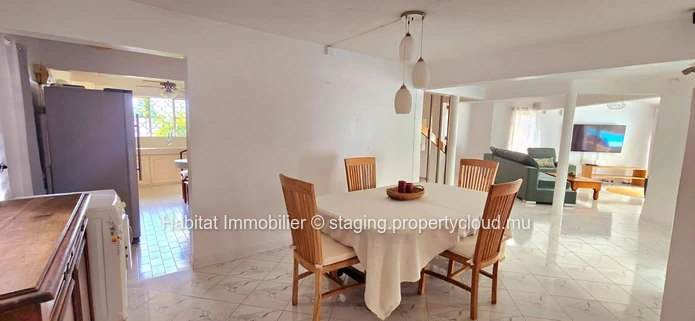 Charming unfurnished family house of 325 m2 on a plot of land of 93 toises, ideally located in a quiet residential ar...