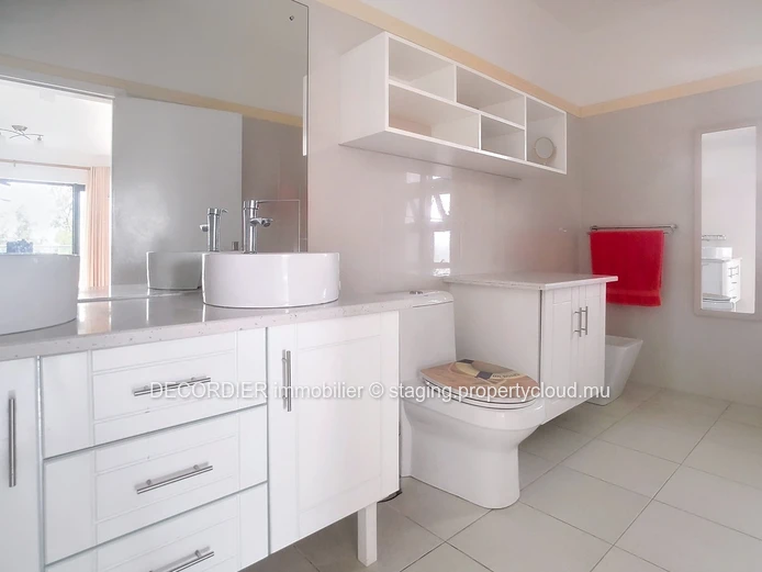 Penthouse located in a secure residence with a sea view rooftop