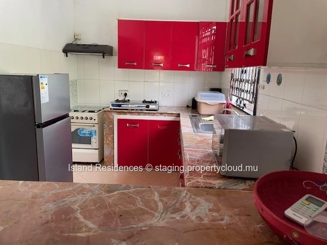 Furnished house in a good residential area. 4 bedrooms, swimming pool and parking.