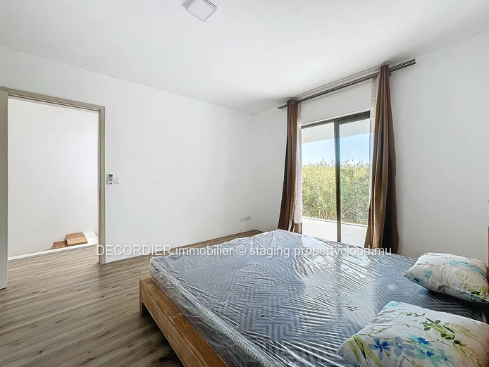 New and cozy duplex nestled 10 minutes walk from the beach