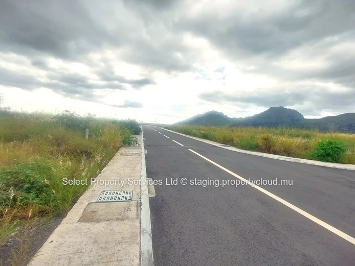 Residential Non Gated Land For Sale At Pierrefond- Palma At Rs 4.1M