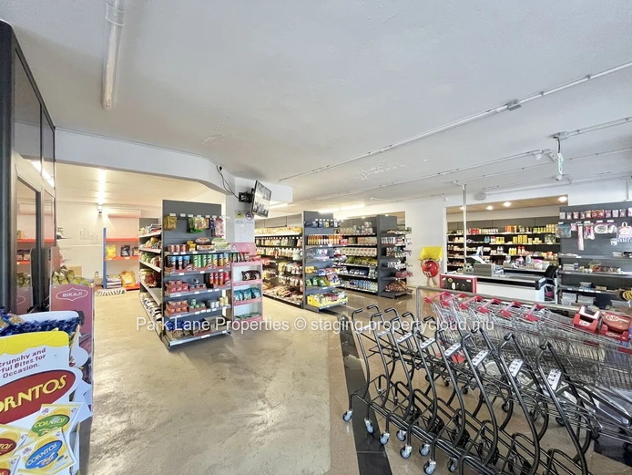 Bâtiment commercial de 287 m² 2 minutes de la plage à vendre à Riambel