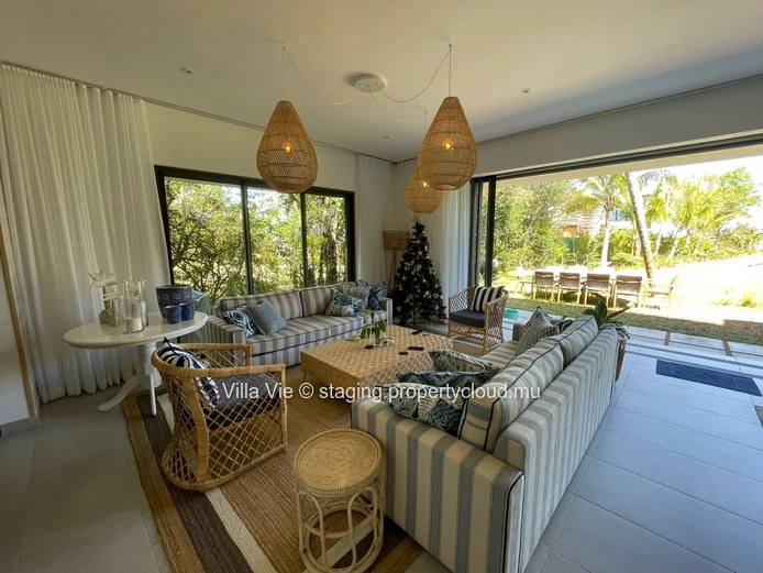 Péreybère - Sublime 3 bedroom ground floor, beachfront apartment with swimming pool (Sole Mandate)