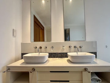 5 Bedroom Villa