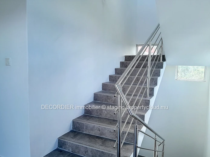 Large house composed of 2 apartments