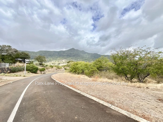 Terrain résidentiel de 1 acre à vendre au Domaine de Palmyre, Petite Rivière Noire