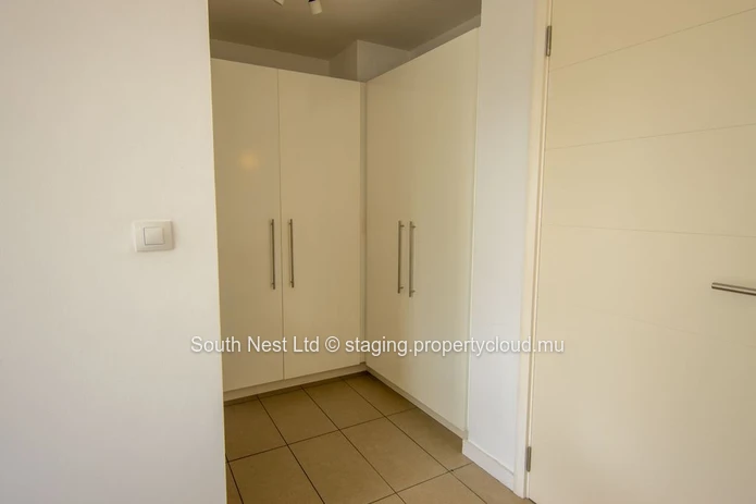 Furnished ground floor apartment with 3 bedrooms and garden 