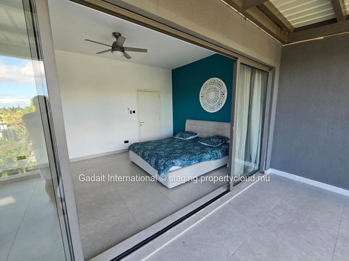 Exceptional penthouse with private rooftop in Pereybere – Sea & mountain views