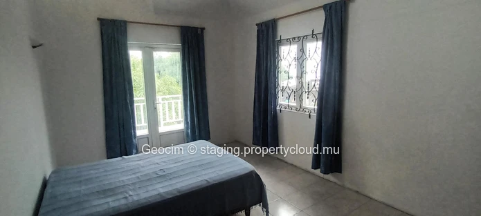 Flic en Flac Morc Safeland 1: A 200 m de la plage Maison meublée de 7 càc 2 sdb terrasses parking. Le tout sur 212 to... (Mandat exclusif)