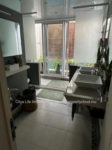 À Vendre : Superbe Maison de 4 Chambres à Tamarin – Rs