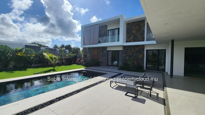 Luxury Golf Villa with Private Pool in Roches Noires! Fully furnished. 
