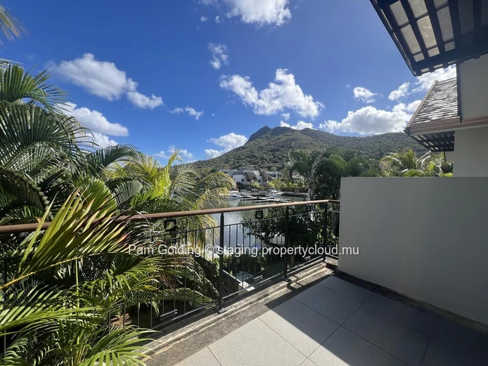 Duplex en Bord de Mer de 3 Chambres avec Anneau Privatif | La Balise Marina, Rivière Noire (Mandat exclusif)
