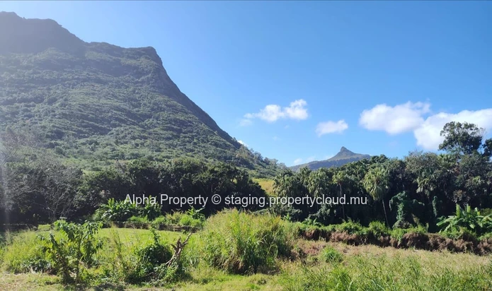 Land of 1,600m² on River edge & Mountain Views in Moka for sale at Rs 17 Million