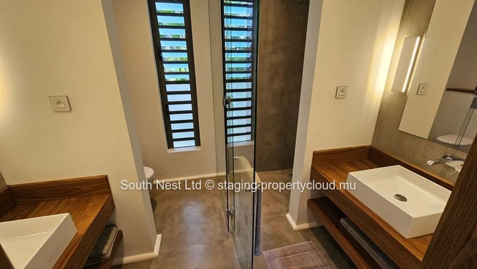 Modern 4-bedroom villa 