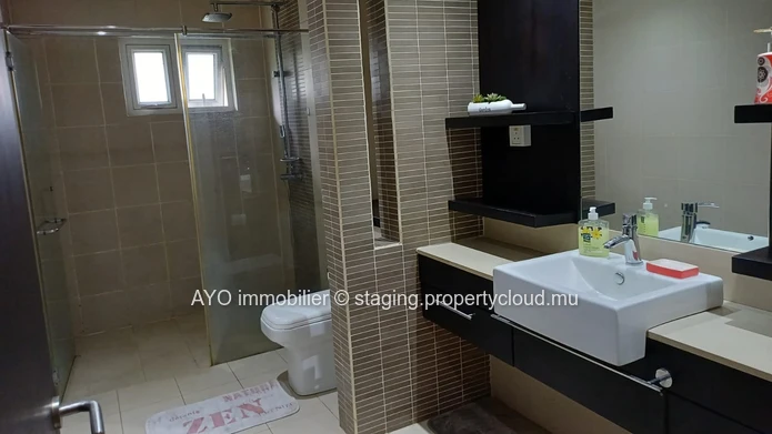 A vendre - Ensemble residentiel securisé- Townhouse/Duplex semi meublée - proche centre Grand Baie (Mandat exclusif)