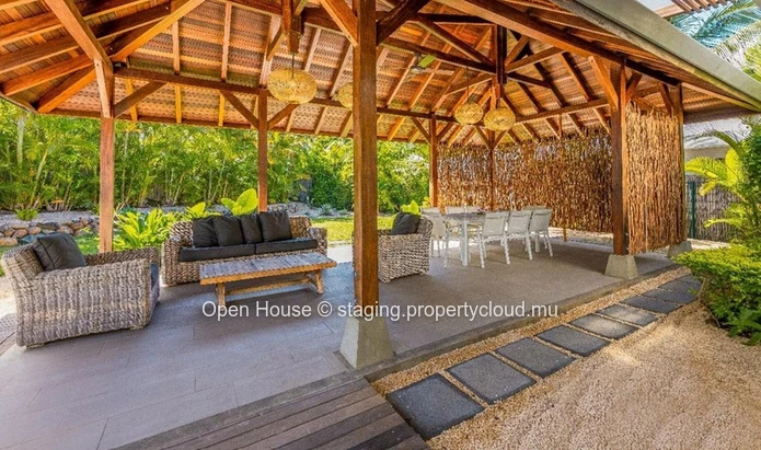 PDS villa for sale in Rivière Noire - Black River, 224m², land of 372m², 3 bedrooms, private pool, Prestige, €.