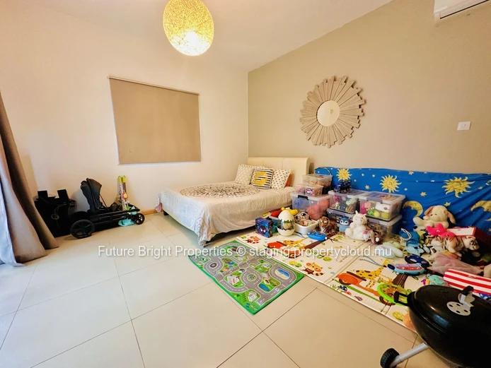 Belle Maison Familiale avec Piscine dans un Quartier Calme et Paisible
