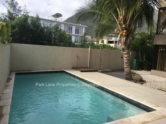 Great apartment close to the La Preneuse beach