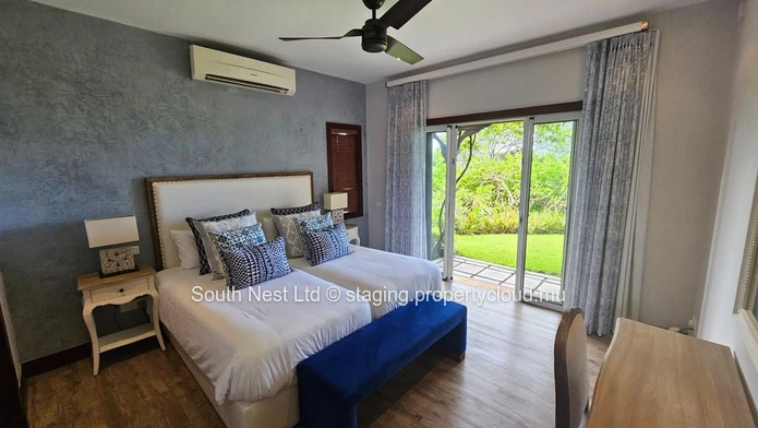 Luxury 5-bed sea view villa 