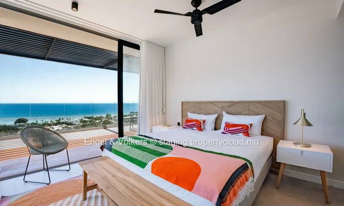 Prestigious West Coast Penthouse with Breath-taking 180° Sea Views