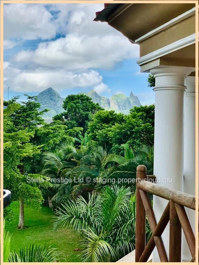 Gorgeous Riverside Cottage Priced To Sell - Sellers Are Ready To Move On! Located in Prime Position!
