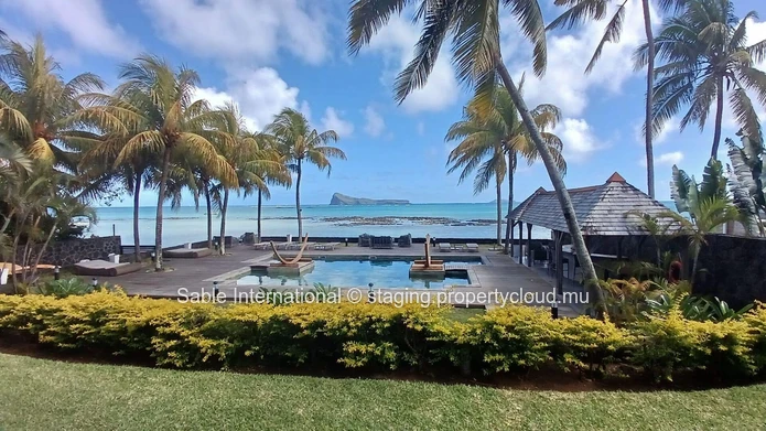 Appartement en bord de mer avec une vue imprenable sur la mer - 3 chambres, piscine commune, entièrement meublé.