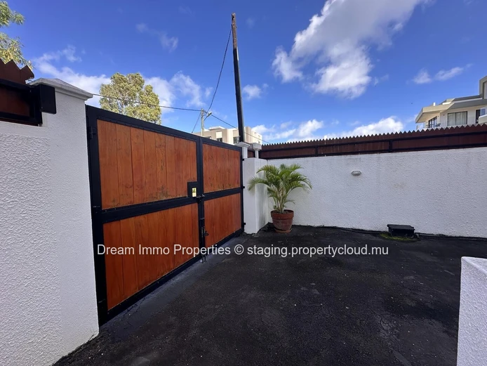 Complexe Residentiel De 6 Appartements Proche Plage De Flic En Flac - Ile Maurice
