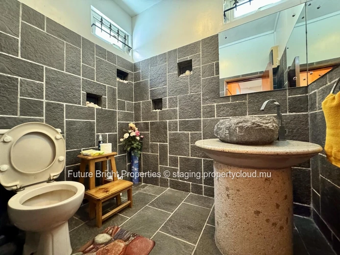 Coastal Charm & Comfort in the Heart of Albion – Just Steps from the Beach!