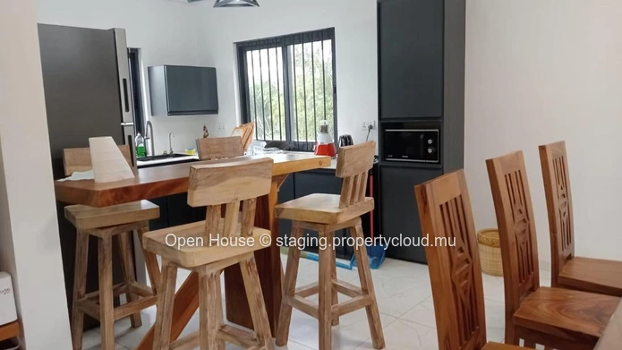 NEW MAURITIAN VILLA, for sale in Calodyne, 210m², 4 bedrooms, private pool, close to the sea, furnished, Rs.