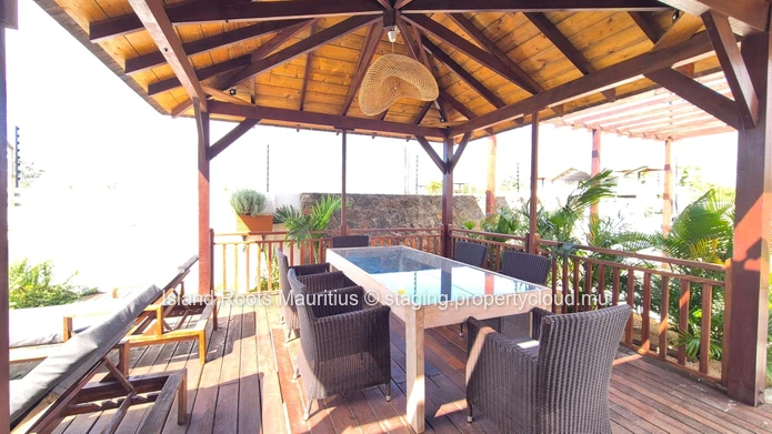 Grande Baie Chemin Vingt Pieds: 3-Bedroom House for Sale - Ideal for Families!