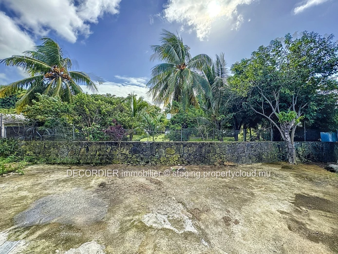 Colonial house to renovate with sea view on the top floor (Sole Mandate)