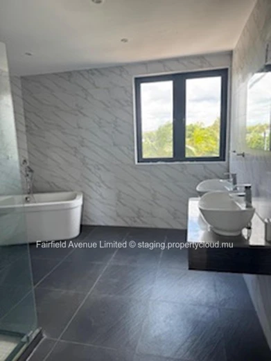 : Maison à vendre à Roches Noires, Rivière du Rempart, grande maison, 4 chambre a coucher avec ensuite. Proche commer...