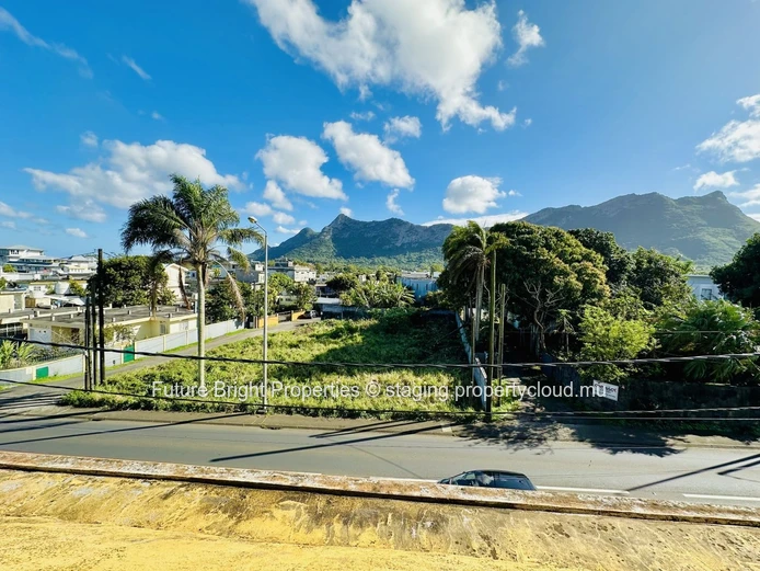 Prime Roadside Property in Moka – Ideal for Residential Living & Commercial Investment