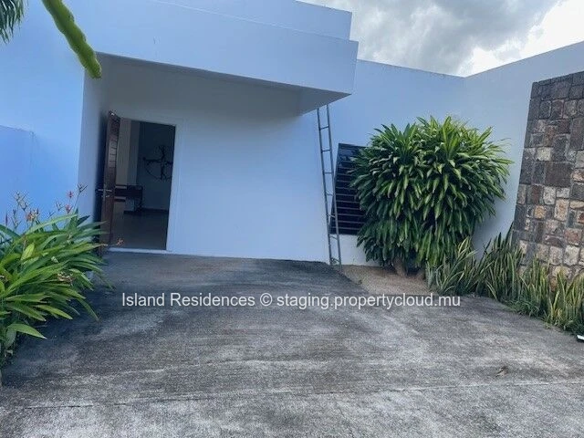 single storey house with 3 bedrooms, pool and parking in a secured residence