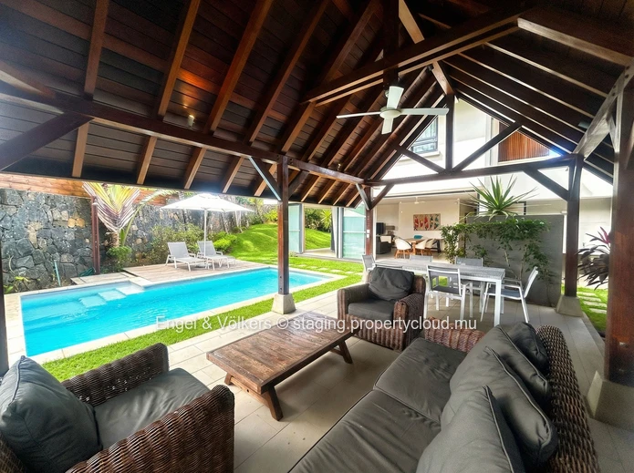 Contemporary 3-Bedroom Villa with Pool & Mountain View