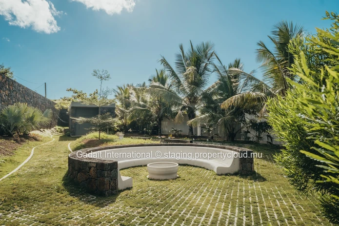 Luxury 3-Bedroom Villa in Grand Baie – Refined Tropical Living in an Exclusive Estate